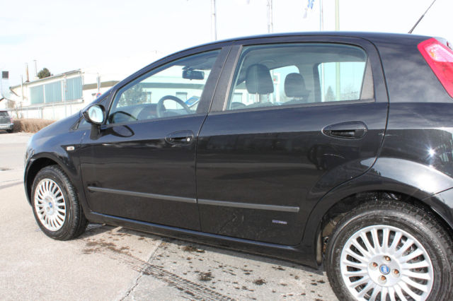 Fiat Grande Punto sprawdzenie stanu przed zakupem sprowadzanie samochodw auta z Niemiec na zamwienie wyjazdy po samochody laweta